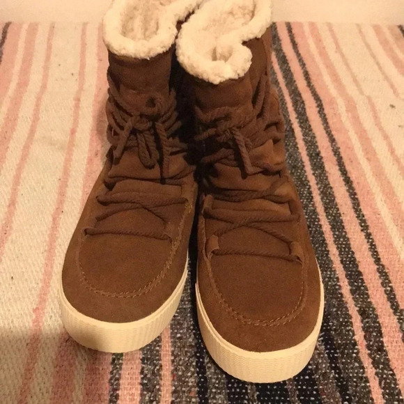 TOMS Dark Amber Faux Shearling Alpine Suede Boots - Picture 6 of 6